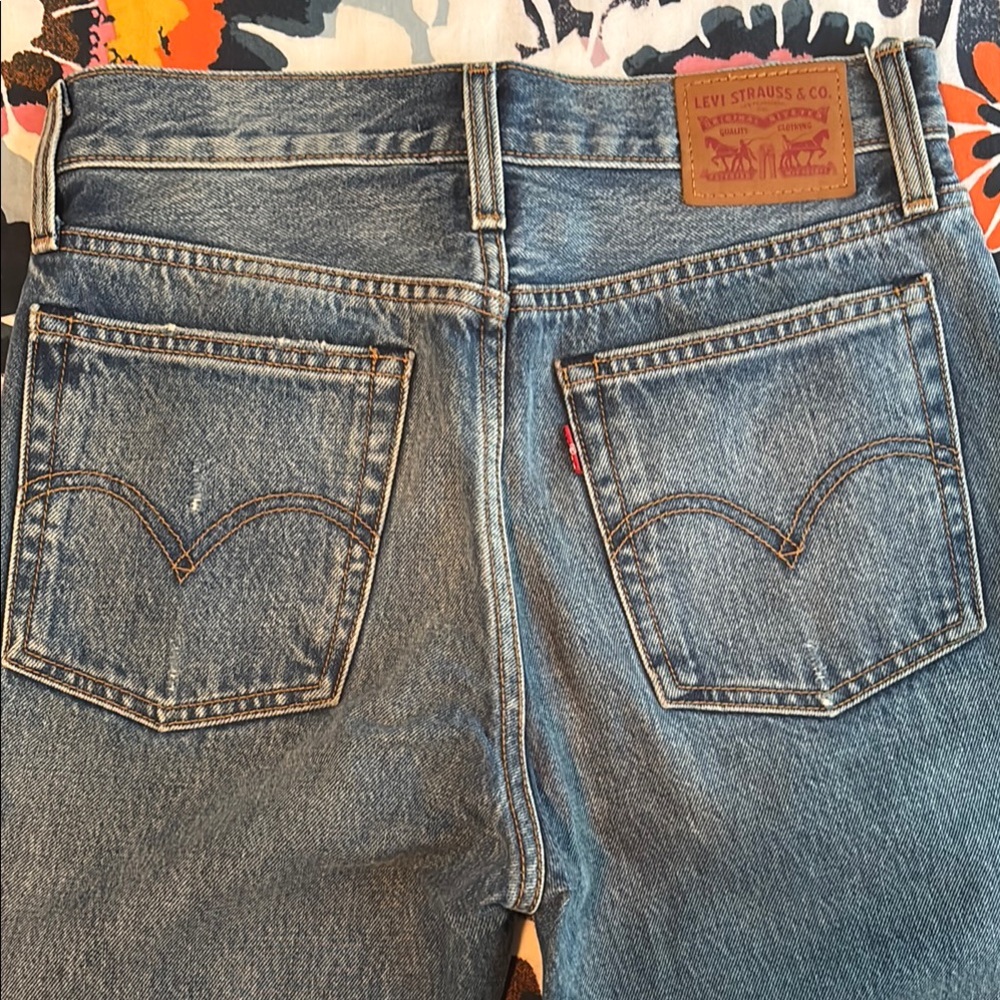 Levi's Blue Straight Leg Jeans with Classic Style